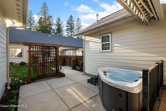 266 Syringa Heights RD, Sandpoint, ID 83864