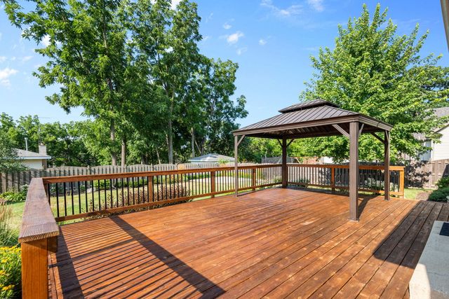 1207 Main Street Road, Spring Grove, IL 60081