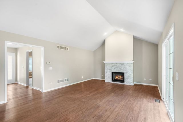 1207 Main Street Road, Spring Grove, IL 60081