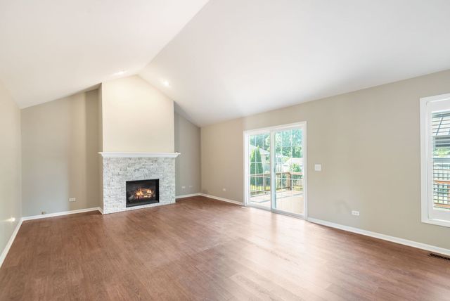 1207 Main Street Road, Spring Grove, IL 60081