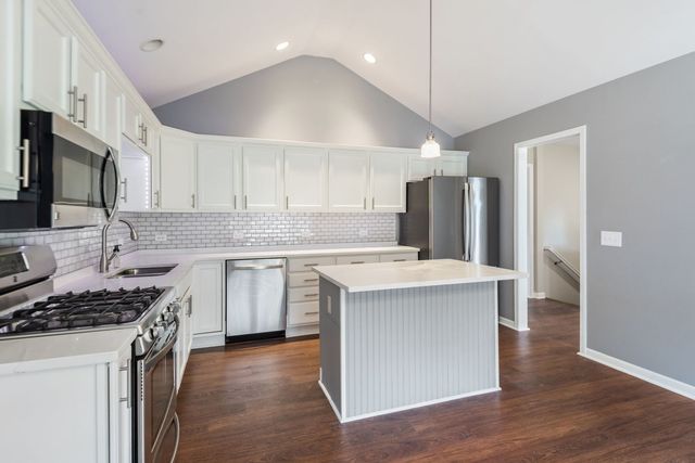 1207 Main Street Road, Spring Grove, IL 60081