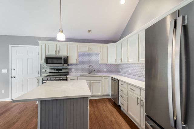 1207 Main Street Road, Spring Grove, IL 60081