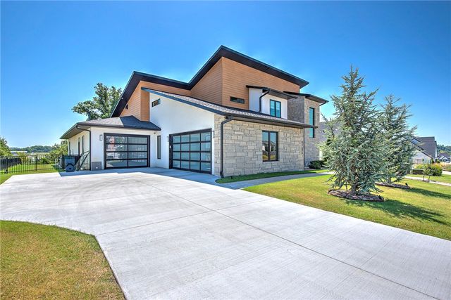 4205 S Watercrest Drive, Rogers, AR 72758