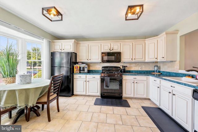 552 HEATHER LN, Upper Chichester, PA 19014