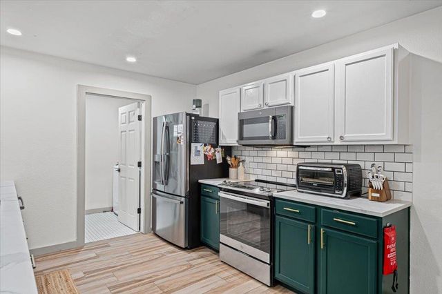 120 Hillhouse LN, Manchaca, TX 78652