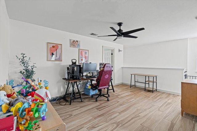 120 Hillhouse LN, Manchaca, TX 78652