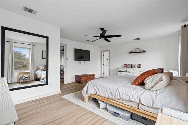 120 Hillhouse LN, Manchaca, TX 78652