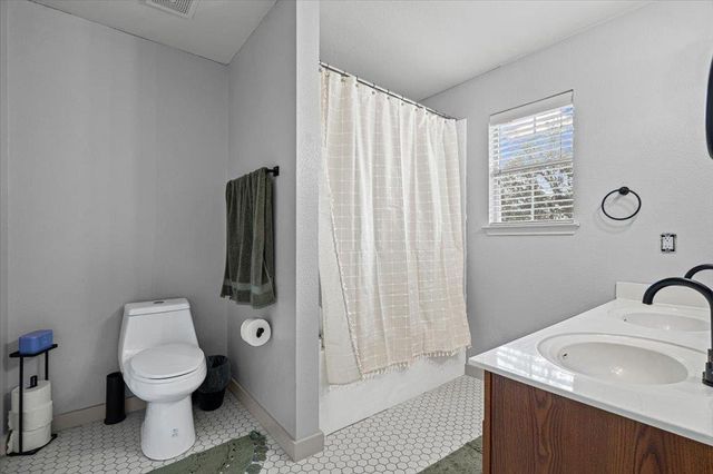 120 Hillhouse LN, Manchaca, TX 78652