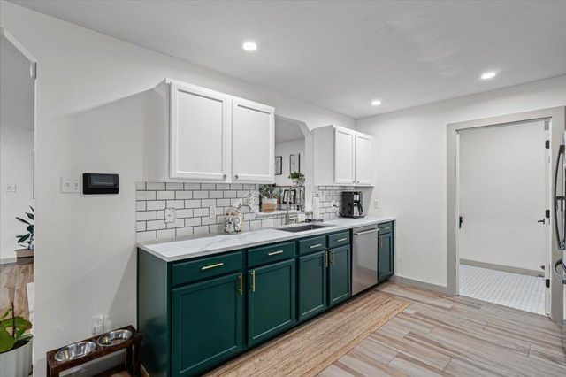 120 Hillhouse LN, Manchaca, TX 78652