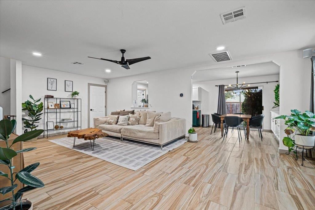 120 Hillhouse LN, Manchaca, TX 78652