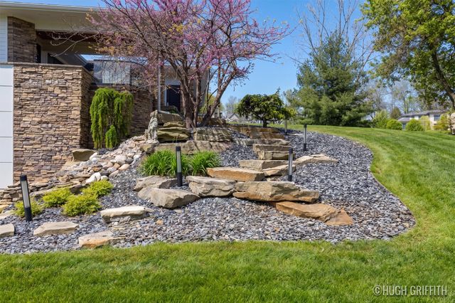 899 Skyevale Ne, Ada Twp, MI 49301