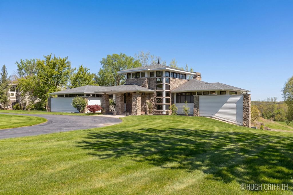 899 Skyevale Ne, Ada Twp, MI 49301