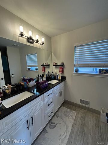 2323 E Maple Road, Troy, MI 48083
