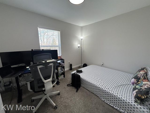 2323 E Maple Road, Troy, MI 48083