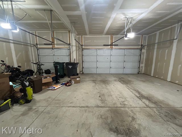 2323 E Maple Road, Troy, MI 48083