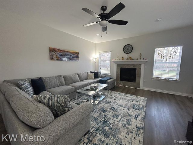 2323 E Maple Road, Troy, MI 48083