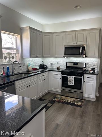 2323 E Maple Road, Troy, MI 48083