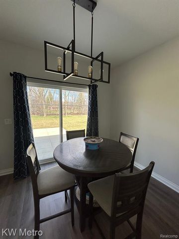 2323 E Maple Road, Troy, MI 48083