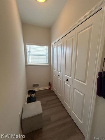 2323 E Maple Road, Troy, MI 48083