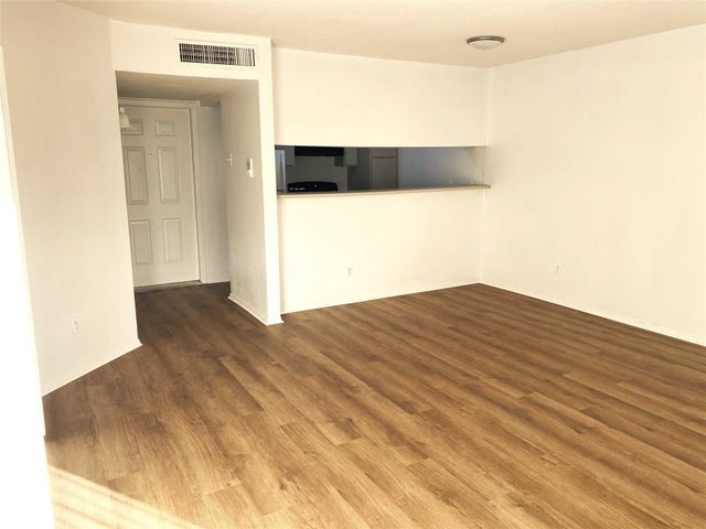 2822 S Bartell Drive 3, Houston, TX 77054