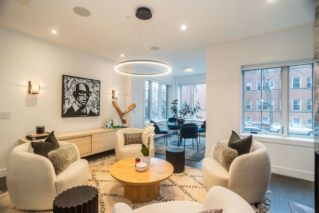 5643 N Glenwood Avenue, Chicago, IL 60660