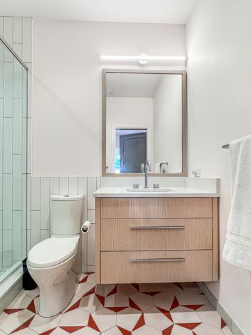 5643 N Glenwood Avenue, Chicago, IL 60660