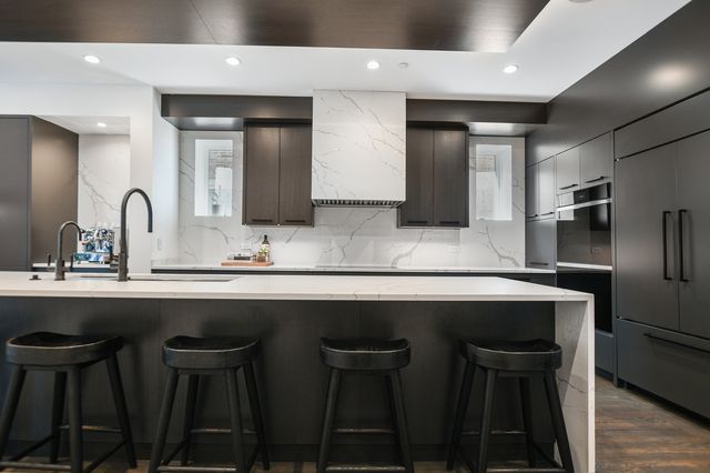 5643 N Glenwood Avenue, Chicago, IL 60660