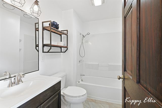 16064 Lincoln Street, Grand Haven, MI 49417