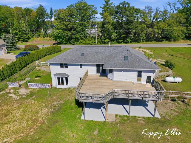 16064 Lincoln Street, Grand Haven, MI 49417