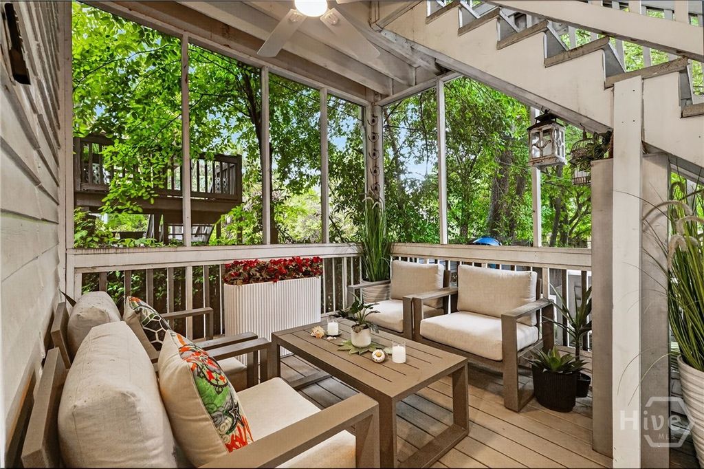 Image 9 of property listing at 509 E Jones Street, Savannah, GA 31401