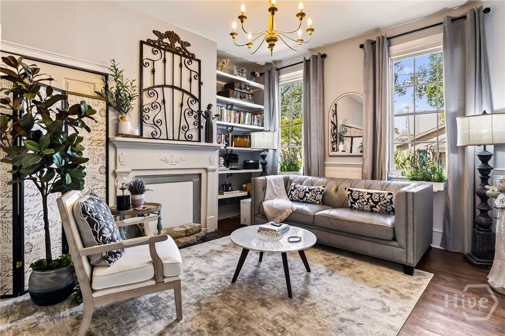 Image 11 of property listing at 509 E Jones Street, Savannah, GA 31401