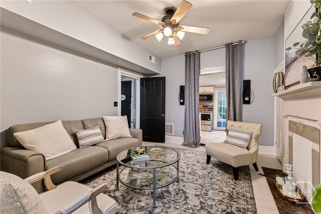 Image 16 of property listing at 509 E Jones Street, Savannah, GA 31401