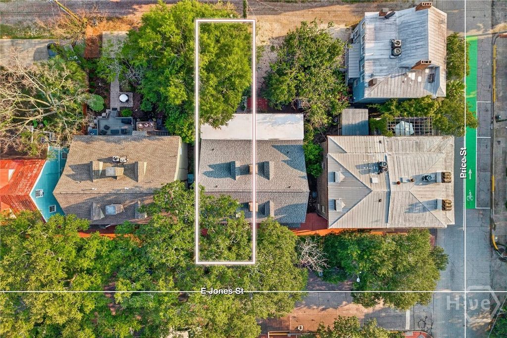 Image 26 of property listing at 509 E Jones Street, Savannah, GA 31401
