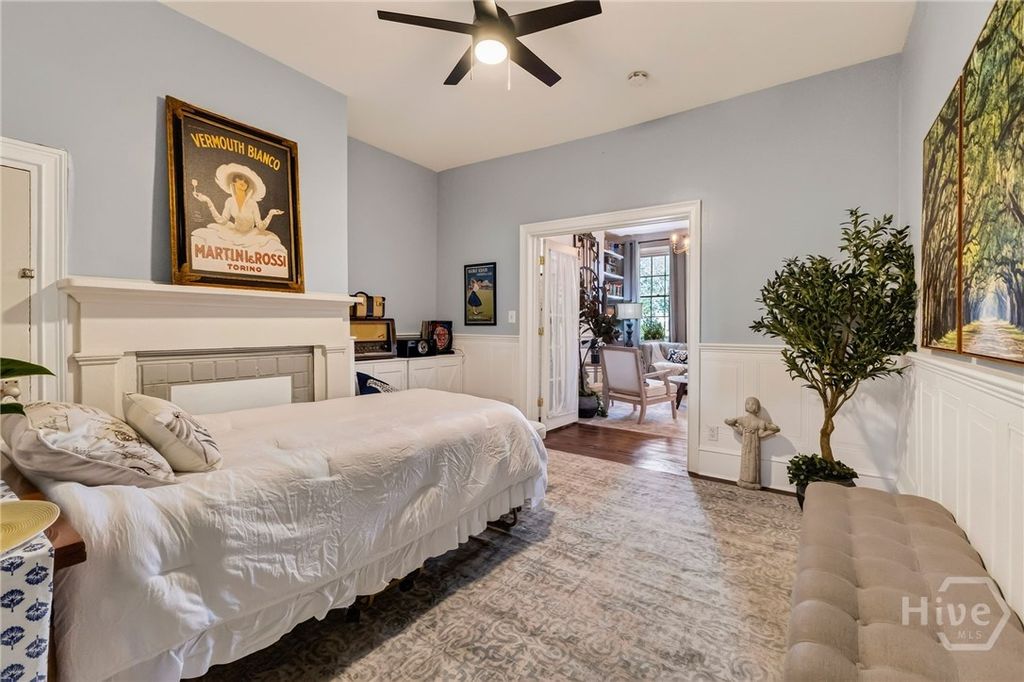 Image 4 of property listing at 509 E Jones Street, Savannah, GA 31401