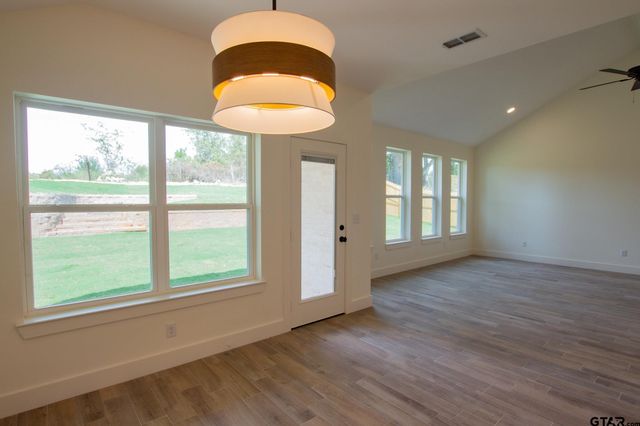16518 Crossing Cir, Lindale, TX 75771