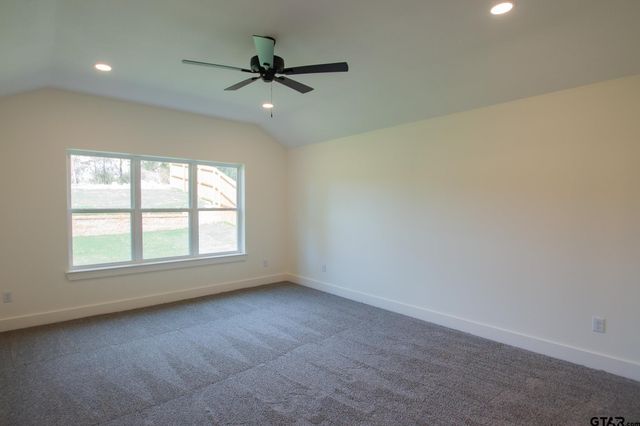 16518 Crossing Cir, Lindale, TX 75771