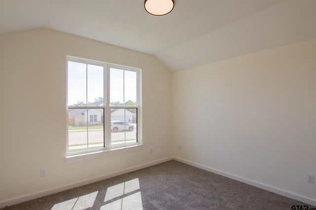 16518 Crossing Cir, Lindale, TX 75771