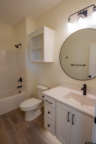 16518 Crossing Cir, Lindale, TX 75771