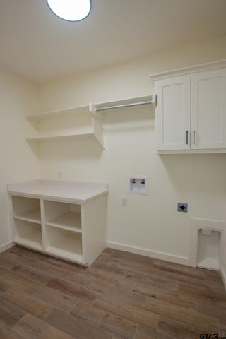 16518 Crossing Cir, Lindale, TX 75771
