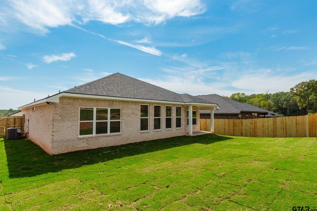 16518 Crossing Cir, Lindale, TX 75771