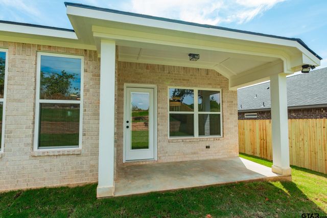16518 Crossing Cir, Lindale, TX 75771