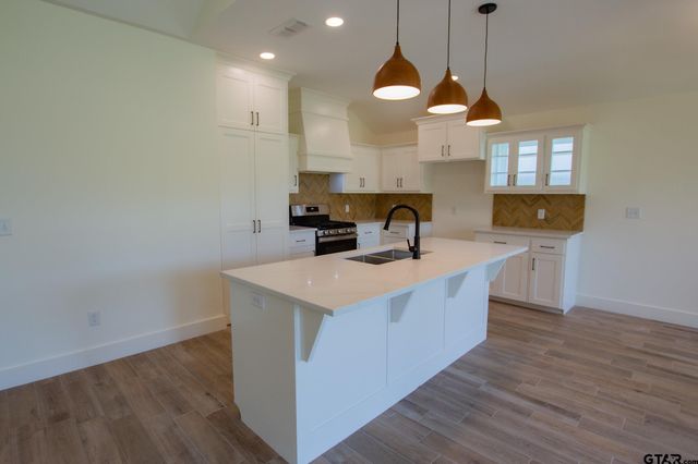 16518 Crossing Cir, Lindale, TX 75771