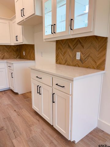 16518 Crossing Cir, Lindale, TX 75771