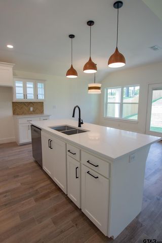 16518 Crossing Cir, Lindale, TX 75771