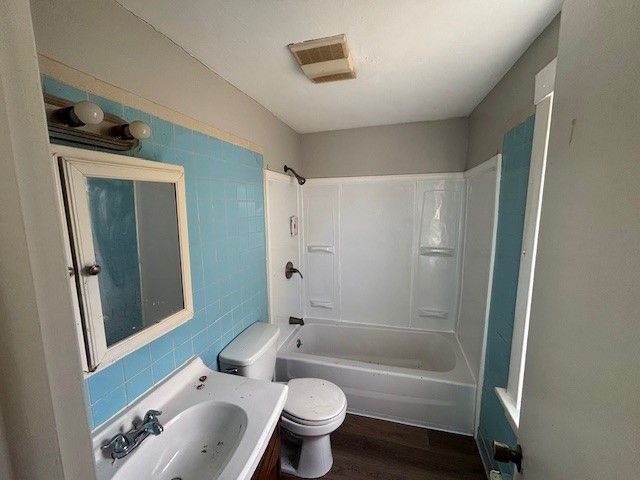 618 Farnsworth Ave, Clairton, PA 15025