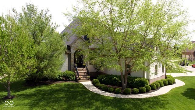 13722 Diving Hawk Crossing, Fishers, IN 46055