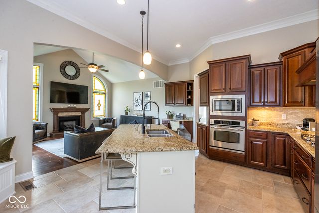 13722 Diving Hawk Crossing, Fishers, IN 46055