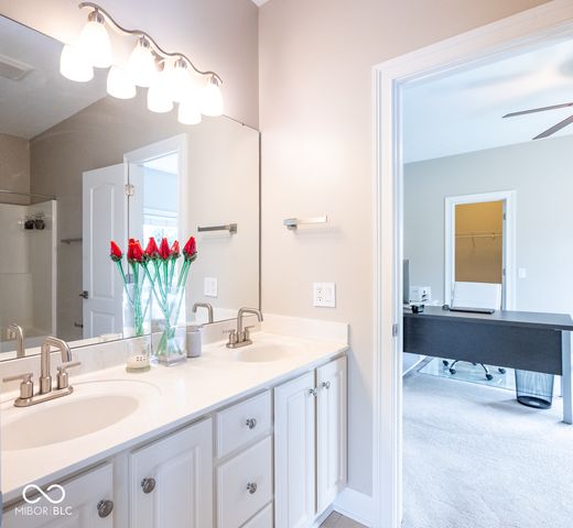 13722 Diving Hawk Crossing, Fishers, IN 46055