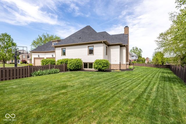 13722 Diving Hawk Crossing, Fishers, IN 46055