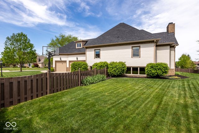 13722 Diving Hawk Crossing, Fishers, IN 46055